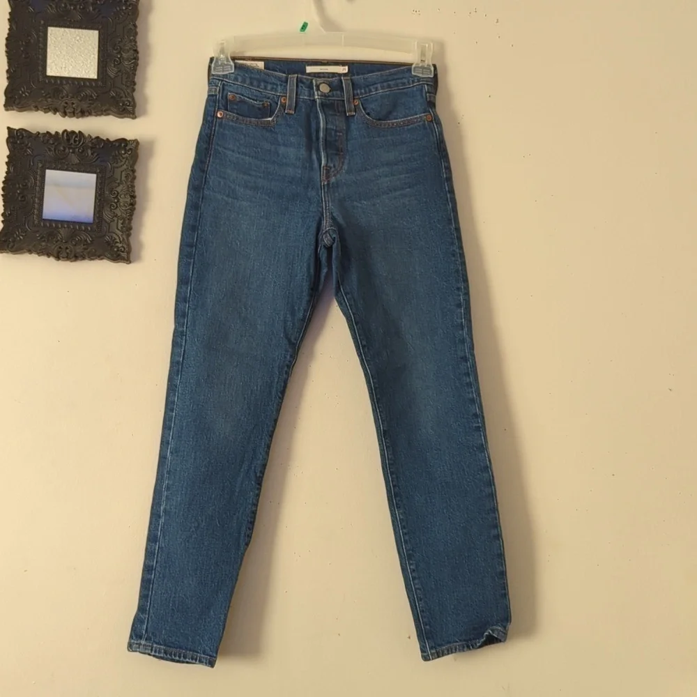 Levi's Women's Wedgie Fit Jeans - Picture 3 of 12